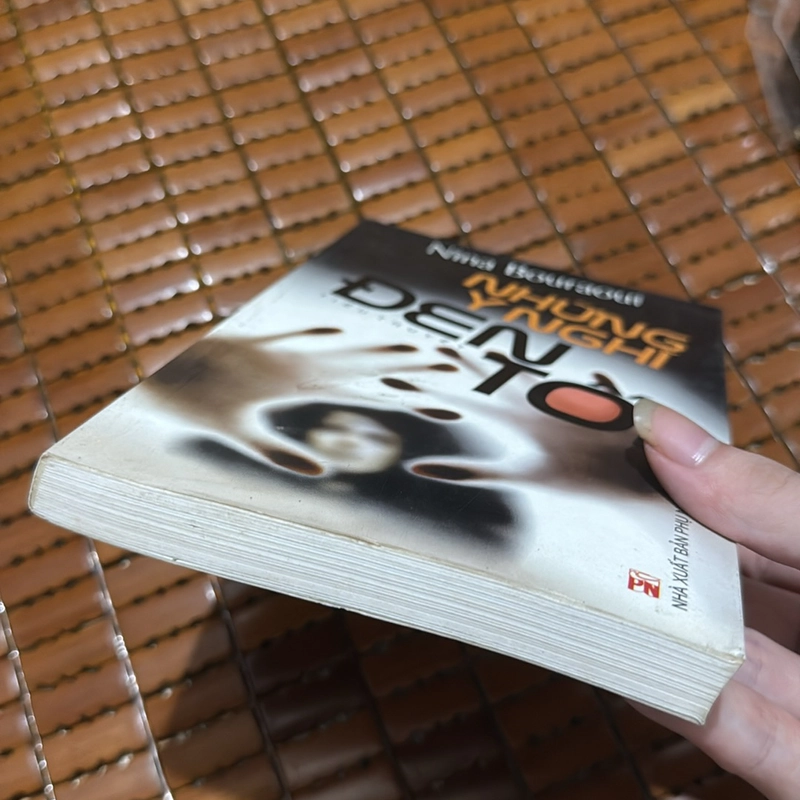 Những ý nghĩ đen tối - Nina Bouraoui 532148