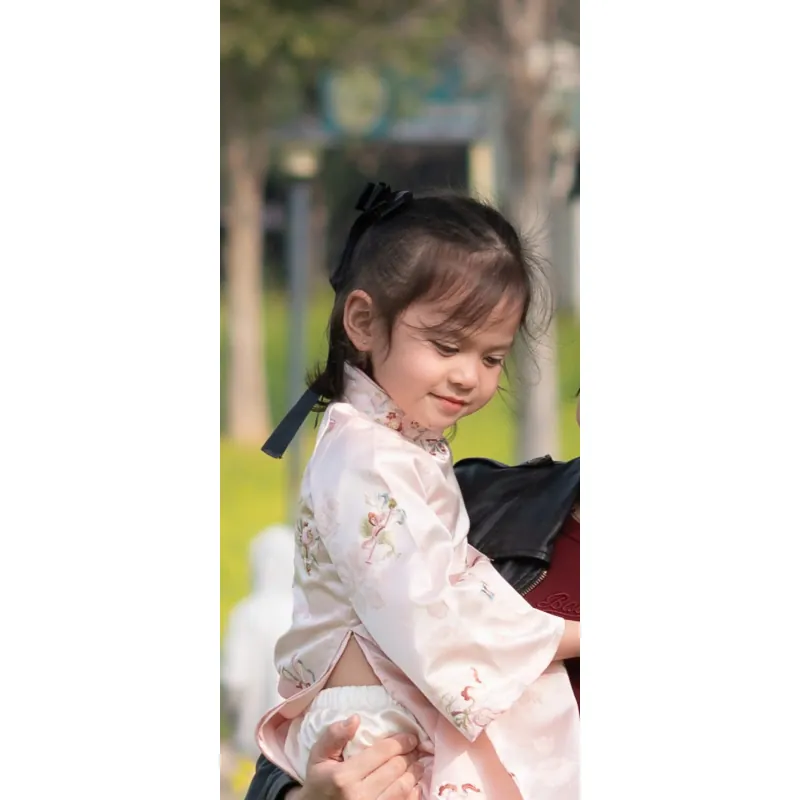 Trang phục bé gái Áo dài lụa hoa văn màu hồng phối quần trắng 956932