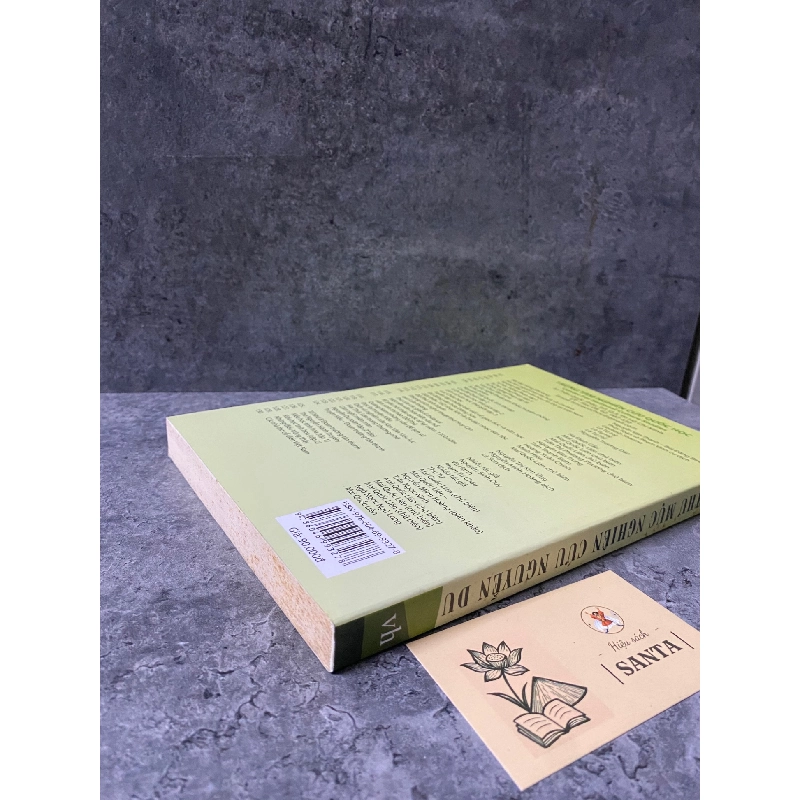 Thư Mục Nghiên Cứu Nguyễn Du- sách lưu kho chưa qua sd,giấy xốp có ố cạnh 784874