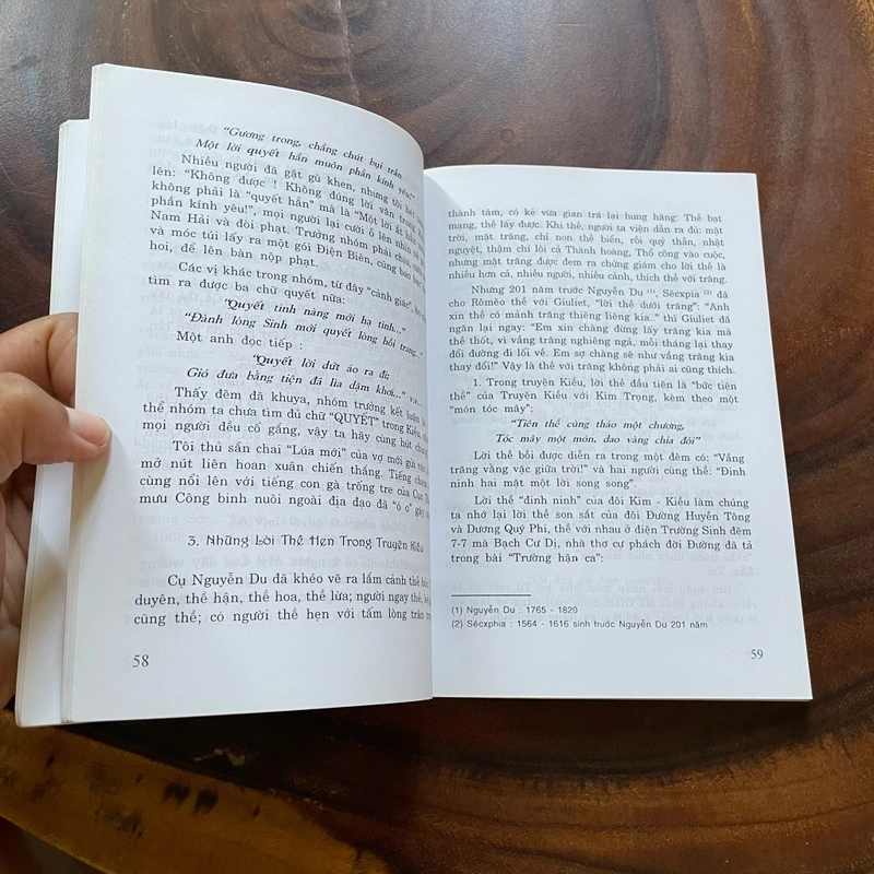 II Tựa sách: Trên Đỉnh Trường Sơn Kể Truyện Kiều - Thiếu Tướng Nguyễn An - 1999 460811