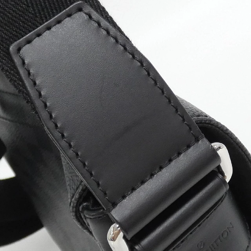 Túi đeo vai Louis Vuitton Damier Graphite District PM N41028 613271