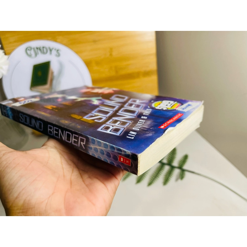 [Sách 2hand từ US] Like new 90% - Sound Bender của Lin Oliver & Theo Baker 476848