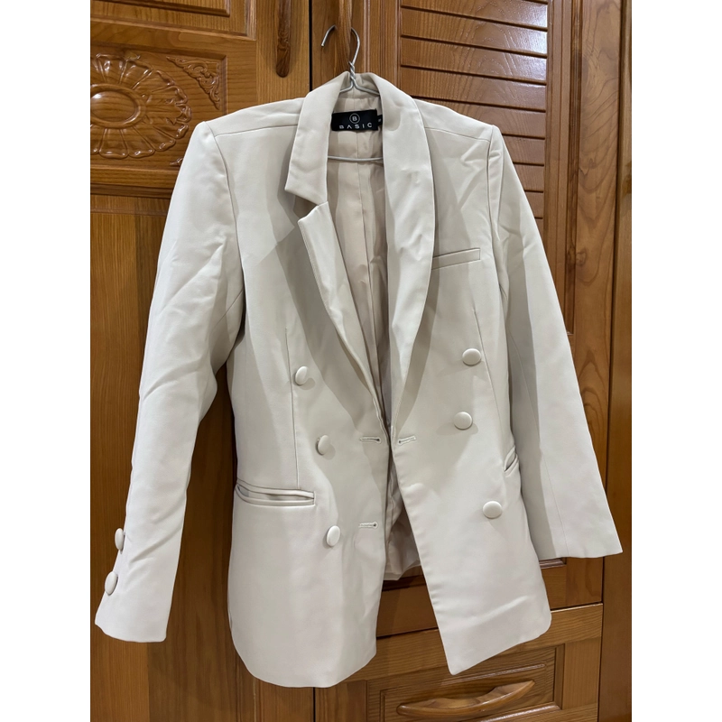 Áo vest 2 lớp brand BASIC chính hãng, đệm vai, size S, màu kem, like new 95%, used 2 lần 381842