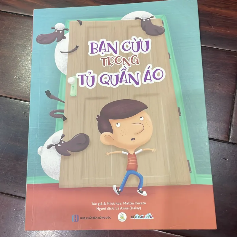 BẠN CỪU TRONG TỦ QUẦN ÁO - hộp háo hức - sách song ngữ 1028160