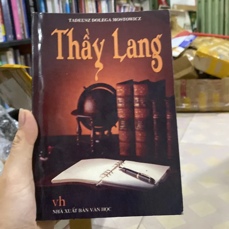 Thầy Lang" (The Quack) tác giả người Ba Lan Tadeusz Dołęga-Mostowicz.  792466