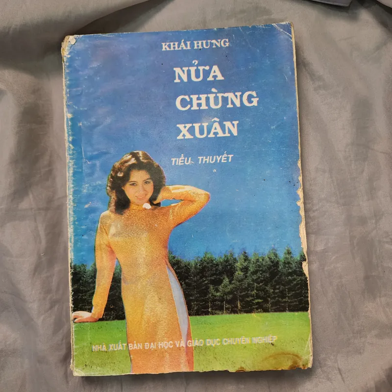Nửa chừng xuân | Khái Hưng 559816