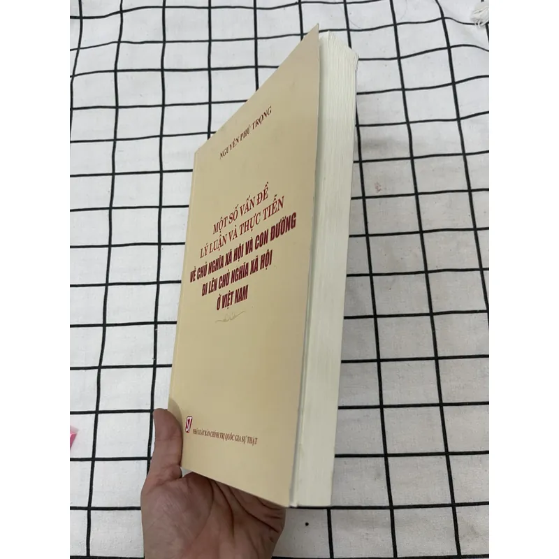 Một số vấn đề lý luật thực tiễn (nguyễn Phú Trọng) 737217