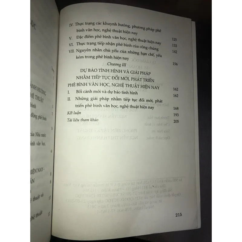 Đổi mới và phát triển phê bình văn học, nghệ thuật Việt Nam hiện nay  723031