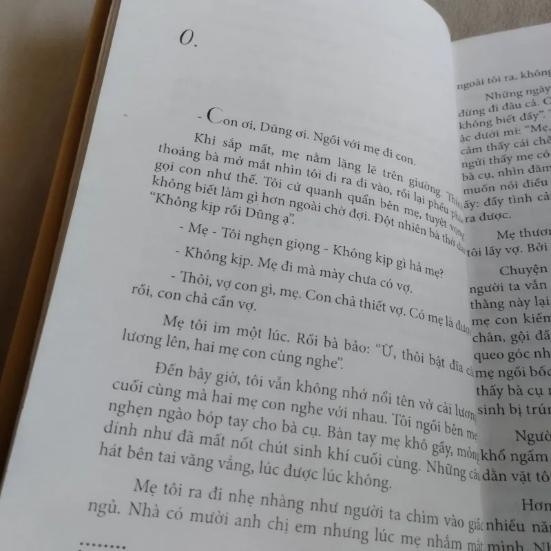 cuốn sách "Bóng - Tự truyện của một người đồng tính". 
Tác giả: Hoàng Nguyên  761646