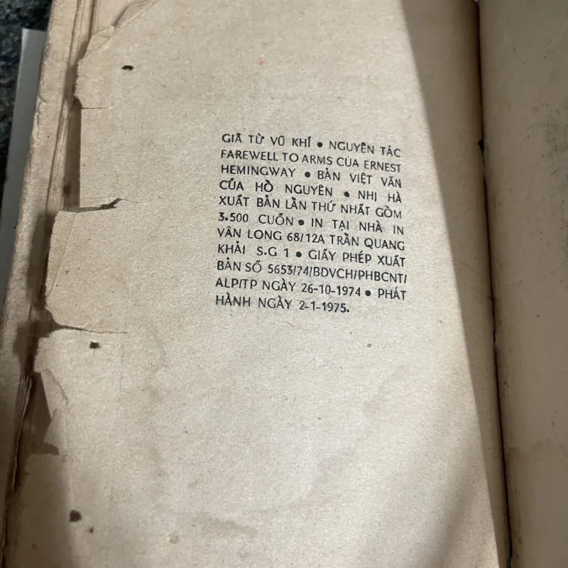 Giã từ vũ khí E. Hemingway XB 1-1975 787244