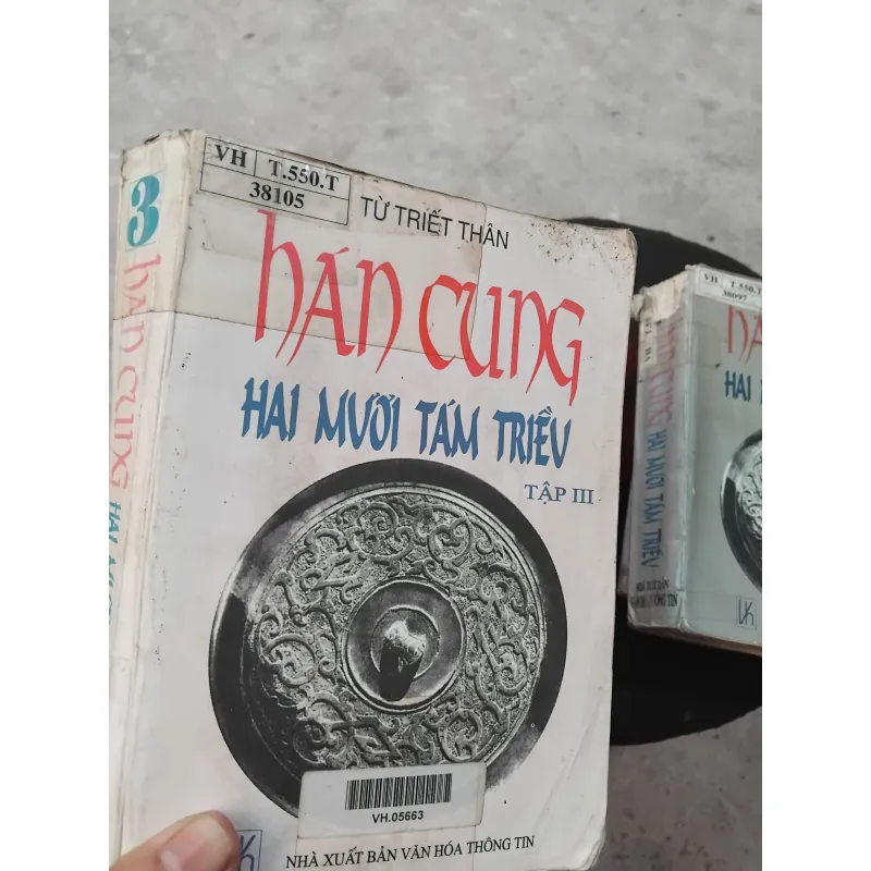 Hán cung hai mươi tám triều  960304