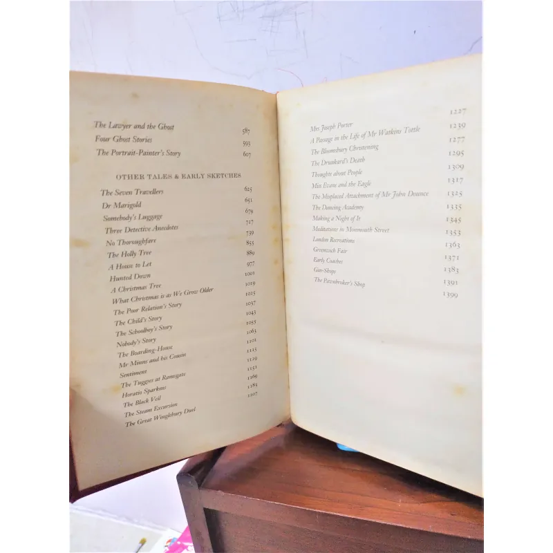 Sách ngoại văn: The Selected Illustrated Works of Charles Dickens 972743