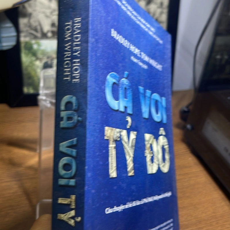 Cá voi tỷ đô Bradley Hope, Tom Wright 508290