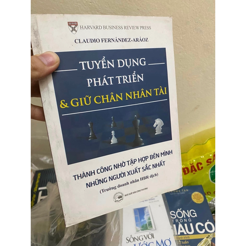 Sách Tuyển dụng pháp triển và Giữ chân nhân tài 310940