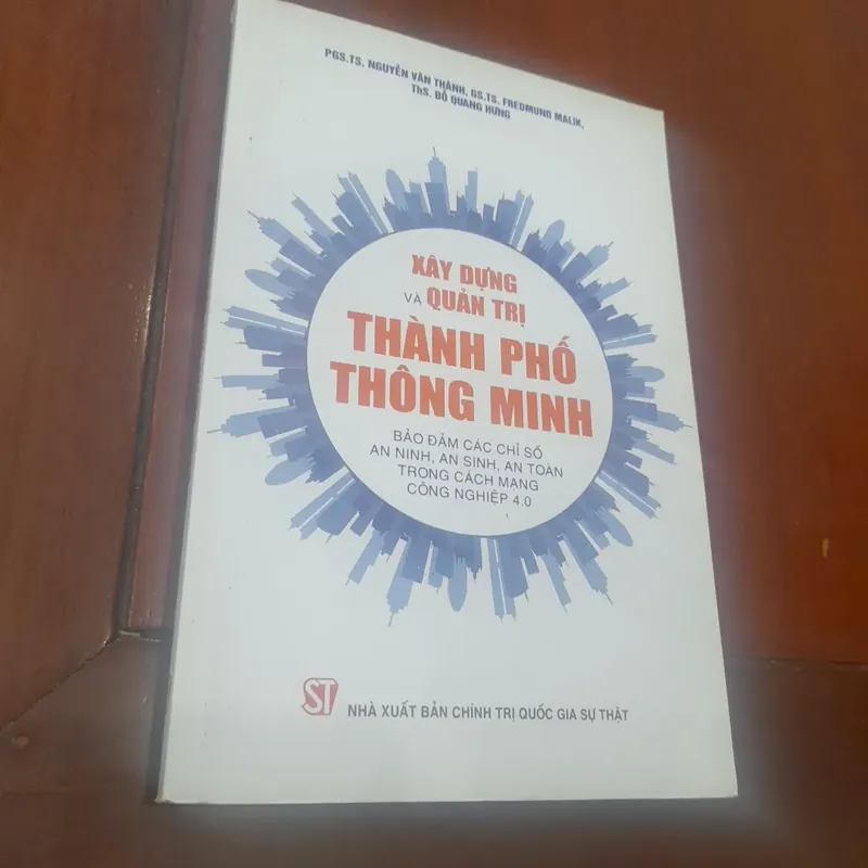 Xây dựng và Quản trị THÀNH PHỐ THÔNG MINH 688995