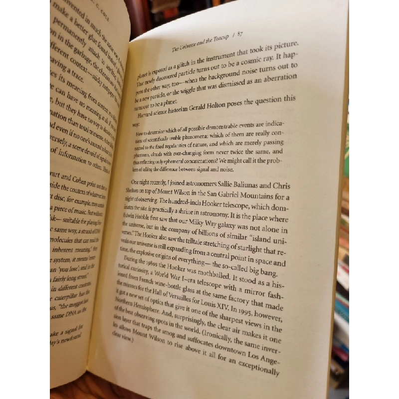 THE UNIVERSE AND THE TEACUP : The Mathematics of Truth and Beauty - K.C. Cole 223171