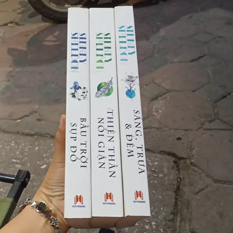 Sáng, Trưa & Đêm+ Thiên Thần Nổi Giận+ Bầu Trời Sụp Đổ - Sidney Sheldon  797113