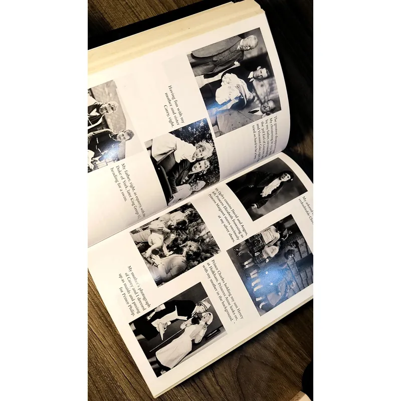 Sách cũ (có ố) Lady in Waiting: My Extraordinary Life in the Shadow of the Crown  723356