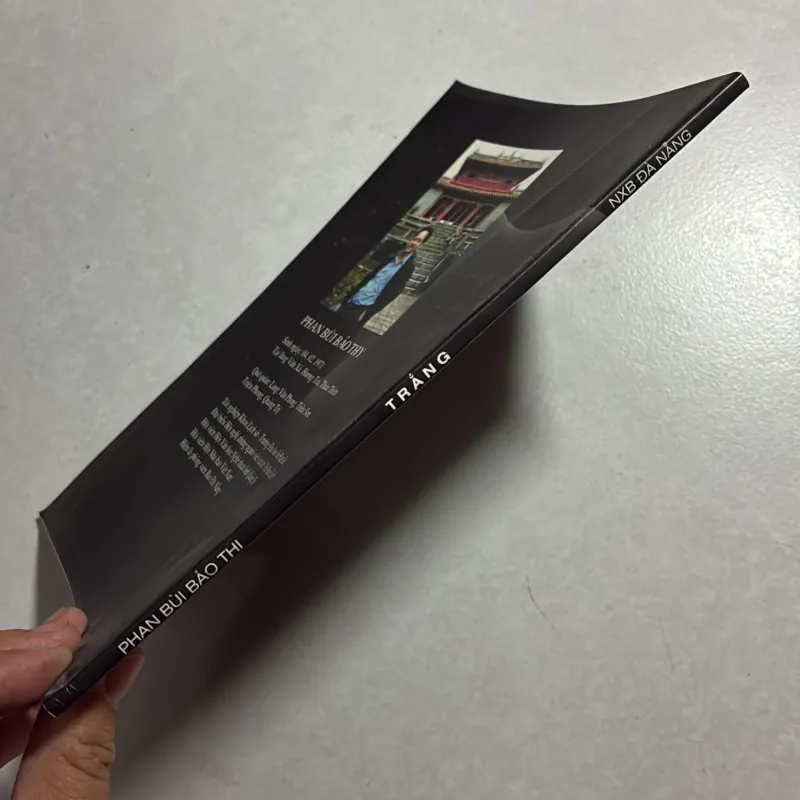 Trắng - Phan Bùi Bảo Thy 800325