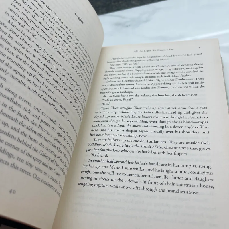 All the light we cannot see Anthony Doerr hard cover 564590