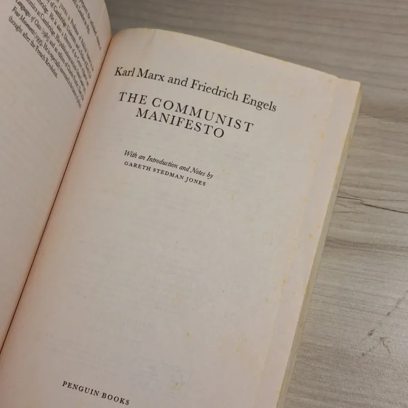 Karl Marx and Friedrich Engels - The Communist Manifesto 1010137