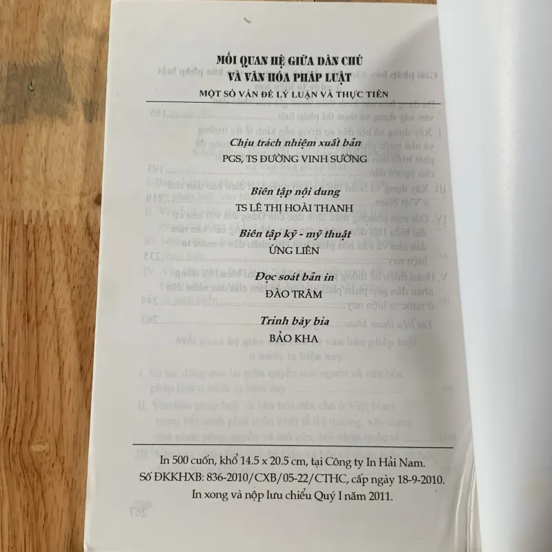 Mối quan hệ giữa dân chủ và văn hoá pháp luật, một số vấn đề lý luận thực tiễn 1024452
