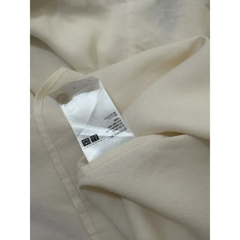 Áo sơmi hiệu Uniqlo màu kem  791326