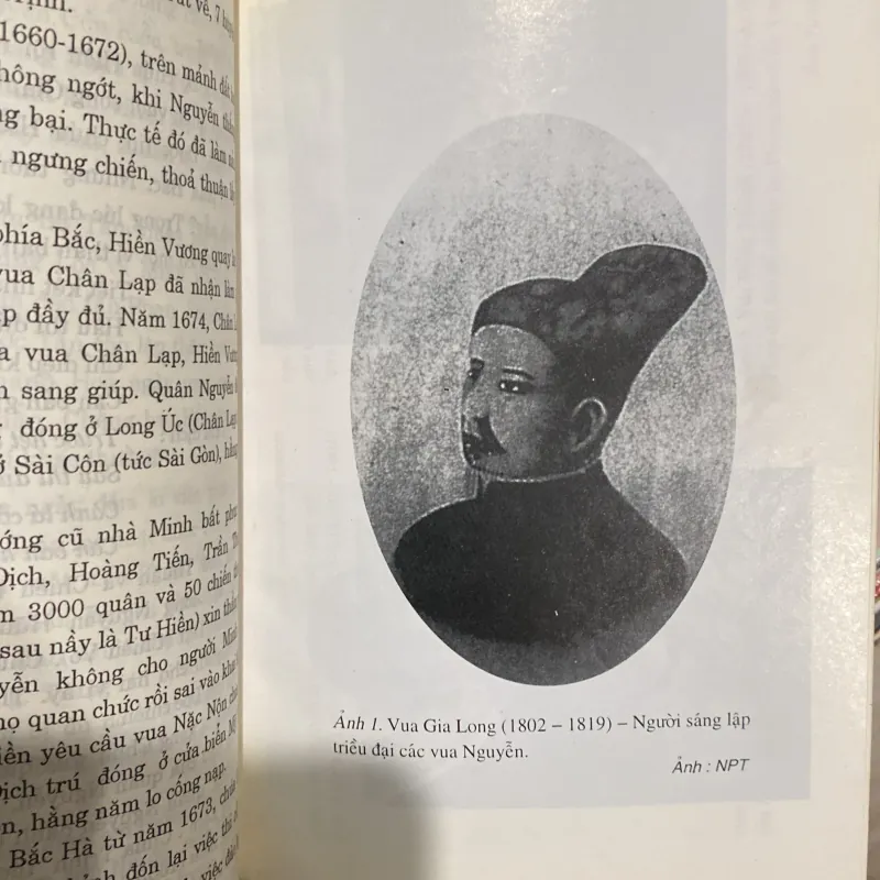 CHÍN ĐỜI CHÚA, MƯỜI BA ĐỜI VUA NGUYỄN (XB 1998) 502416