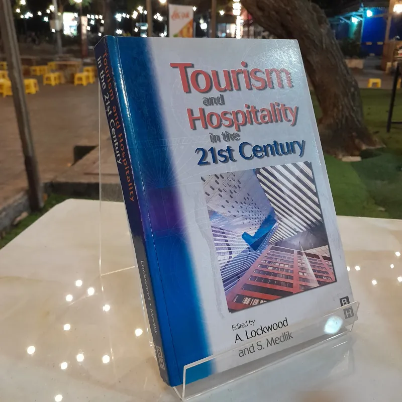 TOURISM AND HOSPITALITY IN THE 21ST CENTURY - LOCKWOOD, MEDLIK 993880