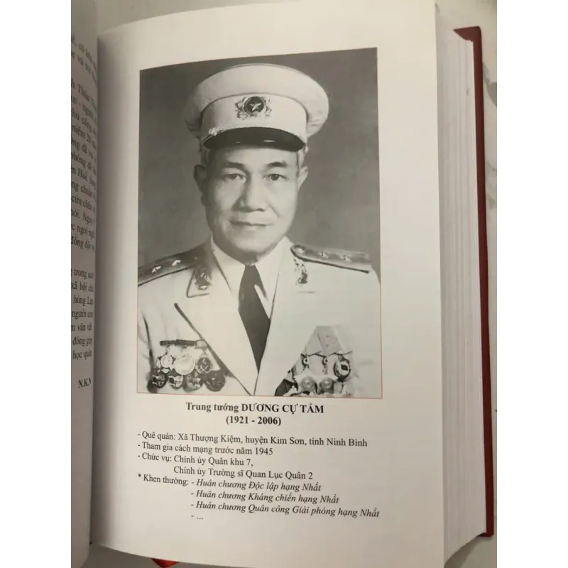 Tướng lĩnh Ninh Bình thời đại Hồ Chí Minh – Nhiều tác giả 998399