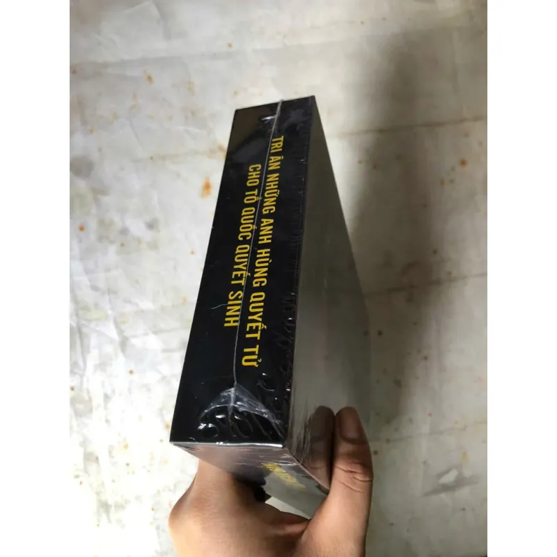 Mưa Đỏ - Ấn Bản Bìa Cứng - Kèm Hộp + Chữ Ký Scan | Chu Lai 745459