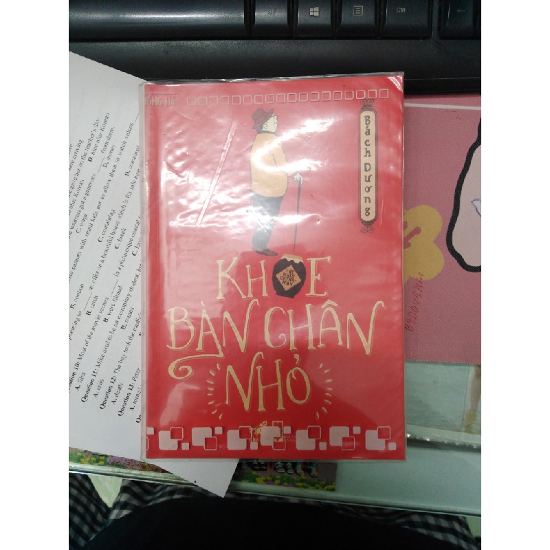 Khoe bàn chân nhỏ - Bách Dương 22305