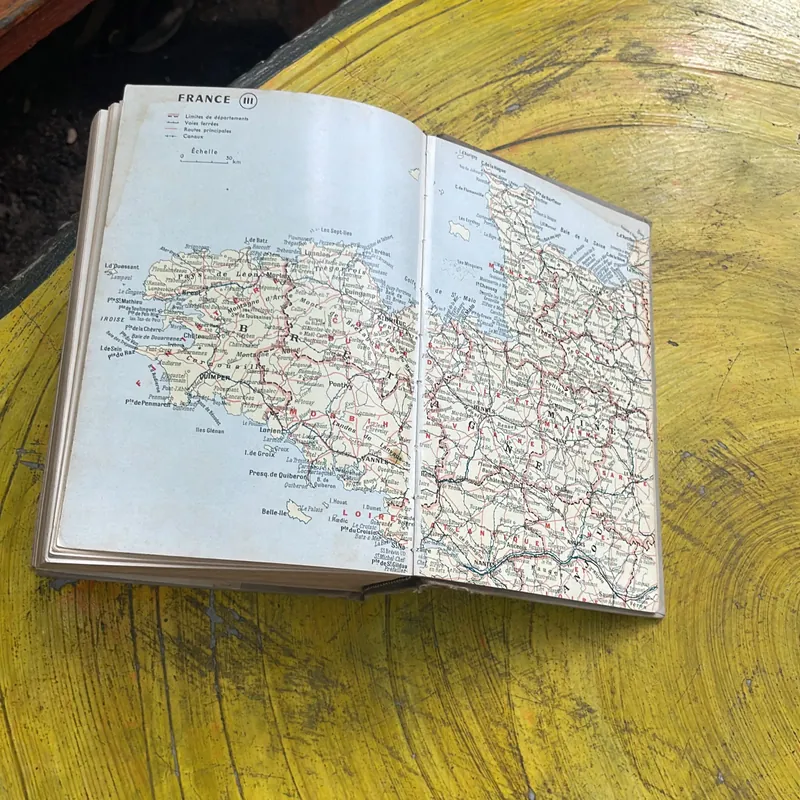 PETIT LAROUSSE- bìa cứng xuất bản năm 1961 596097