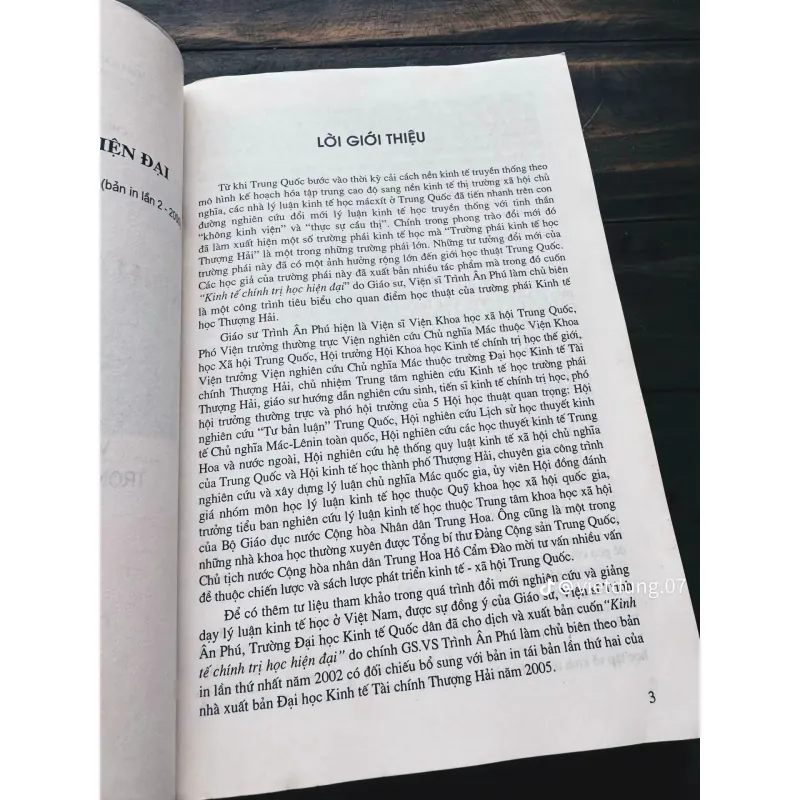 Sách kinh tế chính trị học hiện đại 758888
