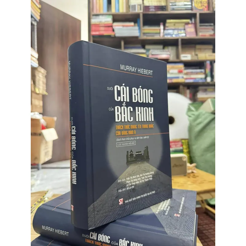 Dưới cái bóng của Bắc Kinh [Sách nhà nước đặt hàng, không có trên thị trường) 695411
