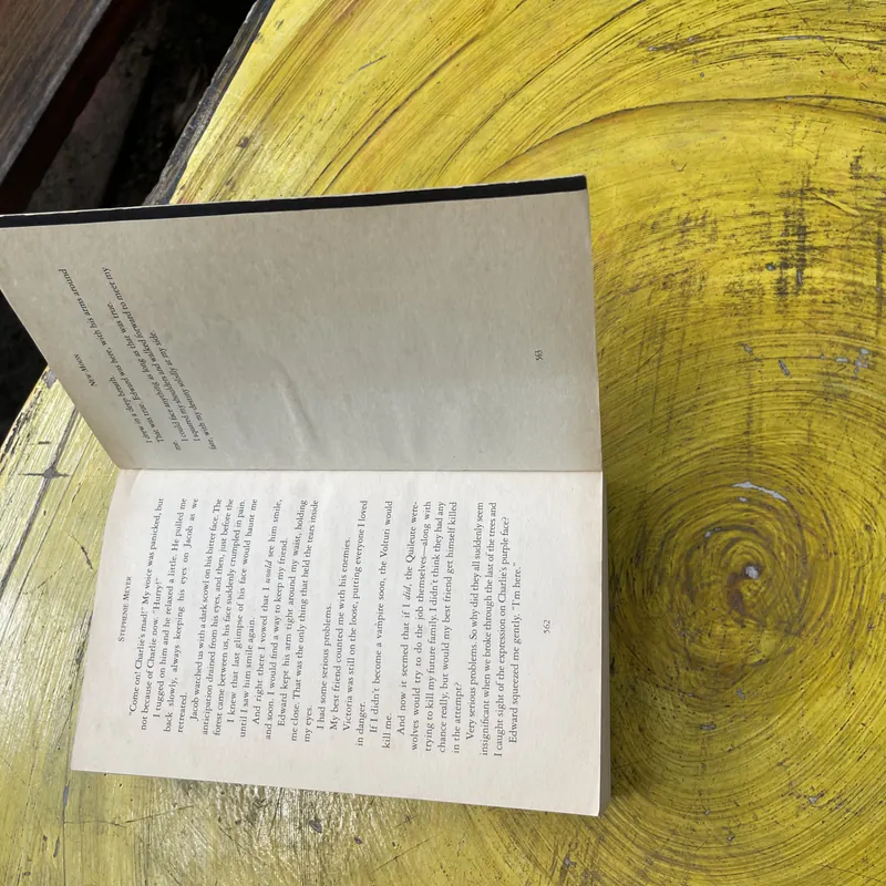 NEW MOON- STEPHENIE MEYER 603029