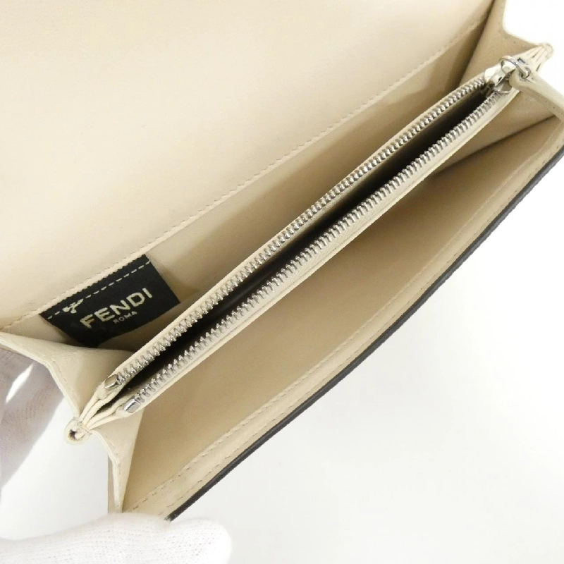 Ví Fendi Peekaboo 8M0437 A91B 622063