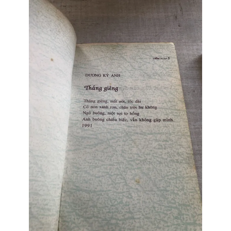 Diễm xưa - thơ tình một trăm mười một tác giả 784520