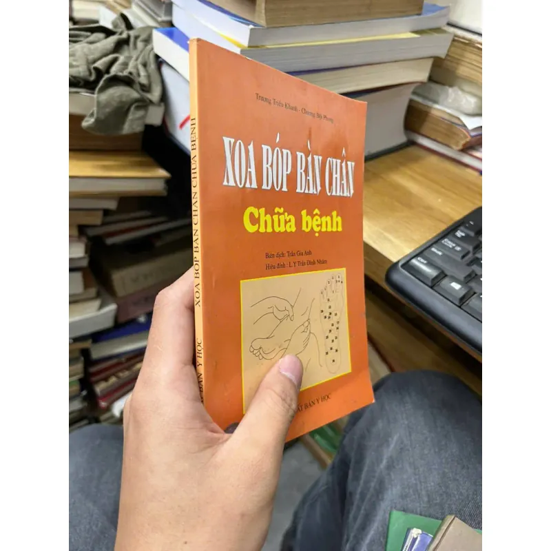 Xoa bóp bàn chân chữa bệnh [SV1] 713576