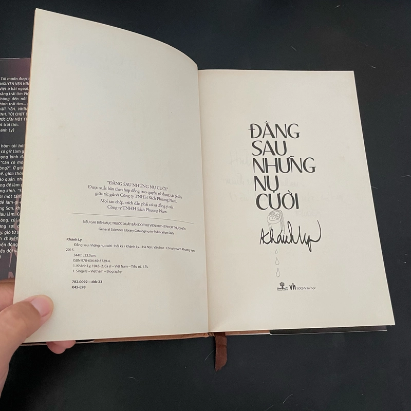 II Tựa sách: Đằng Sau Những Nụ Cười - Khánh Ly - 2015 444873