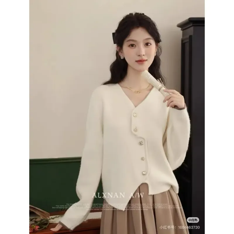 Áo len màu kem cúc lệch dáng tiểu thư 778754