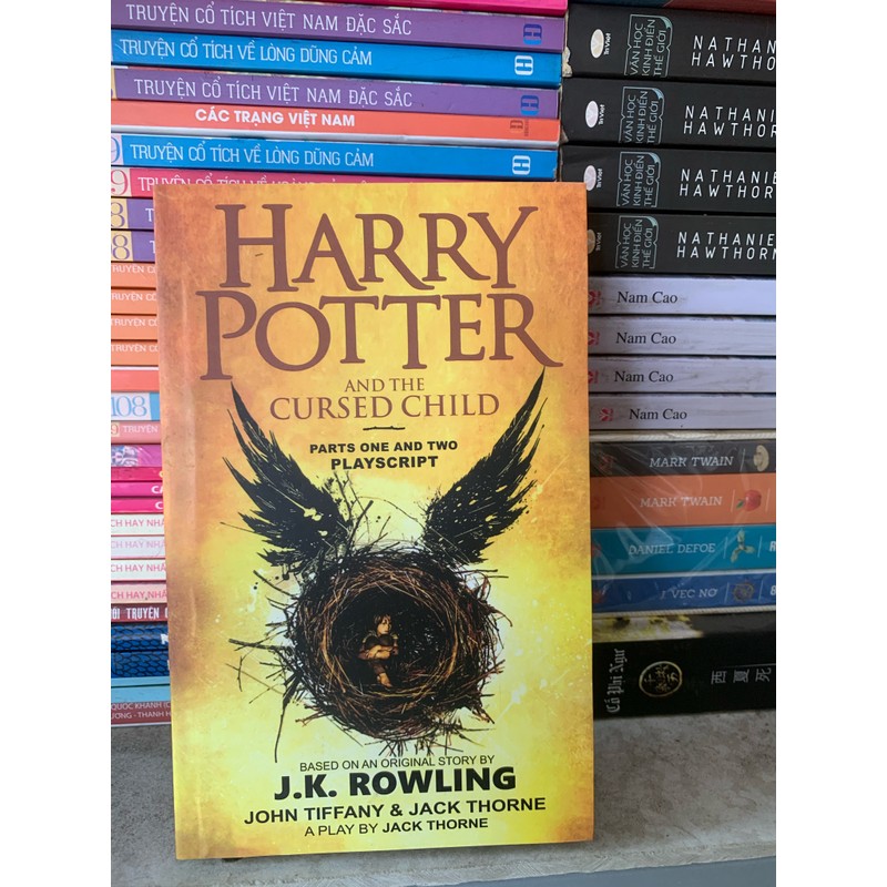 Harry Potter và đứa trẻ bị nguyền rủa  - bản Tiếng Anh 144500