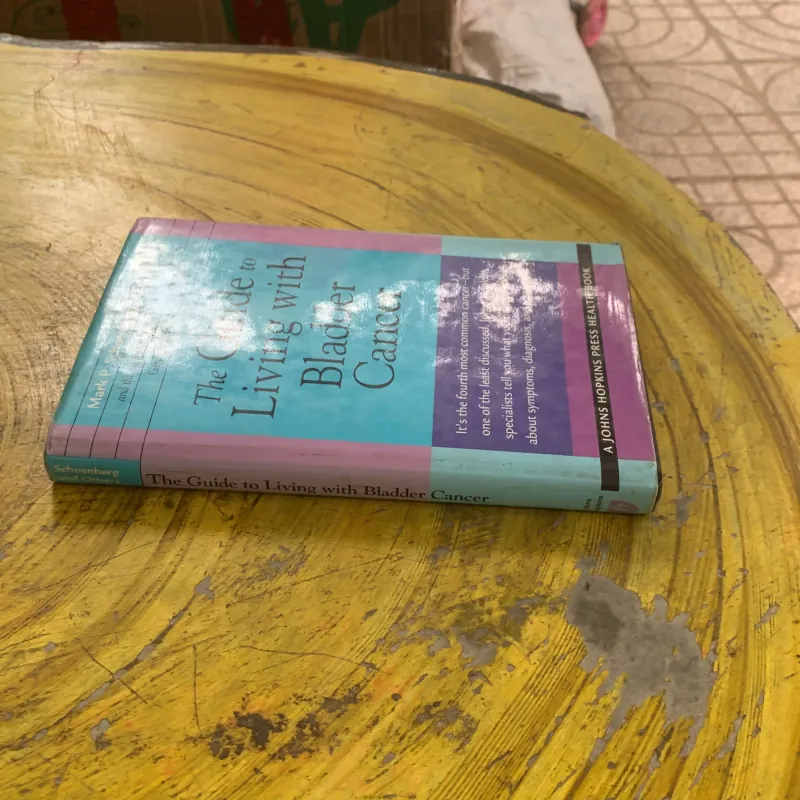 THE GUIDE TO LIVING WITH BLADDER CANCER 1022727