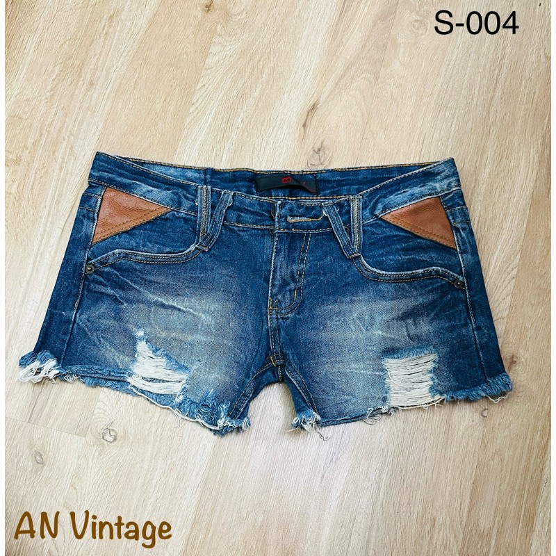 Short jean S-004. Màu xanh jeans. Hiệu AFD. Size M. Eo 80cm. Dài 31cm. Ống 26cm. Mới 99% 69041