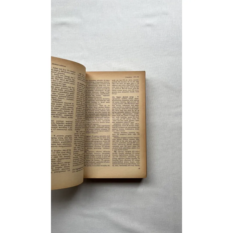 Roget's Thesaurus of English Words and Phrases - Peter Mark Roget  932573