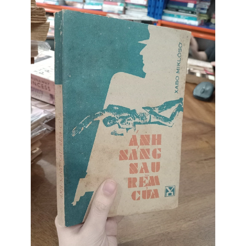 Ánh sáng sau rèm cửa - Xabo Miklôsơ 517391