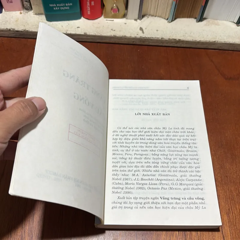 II Tập Truyện Ngắn Châu Mỹ La Tinh: Vầng Trăng Cầu Vồng - Nguyễn Trung Đức (Dịch) - 2001 786571