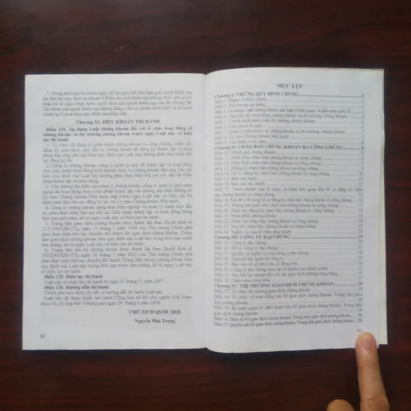 [Sách Chứng Khoán] Luật Chứng Khoán  933109