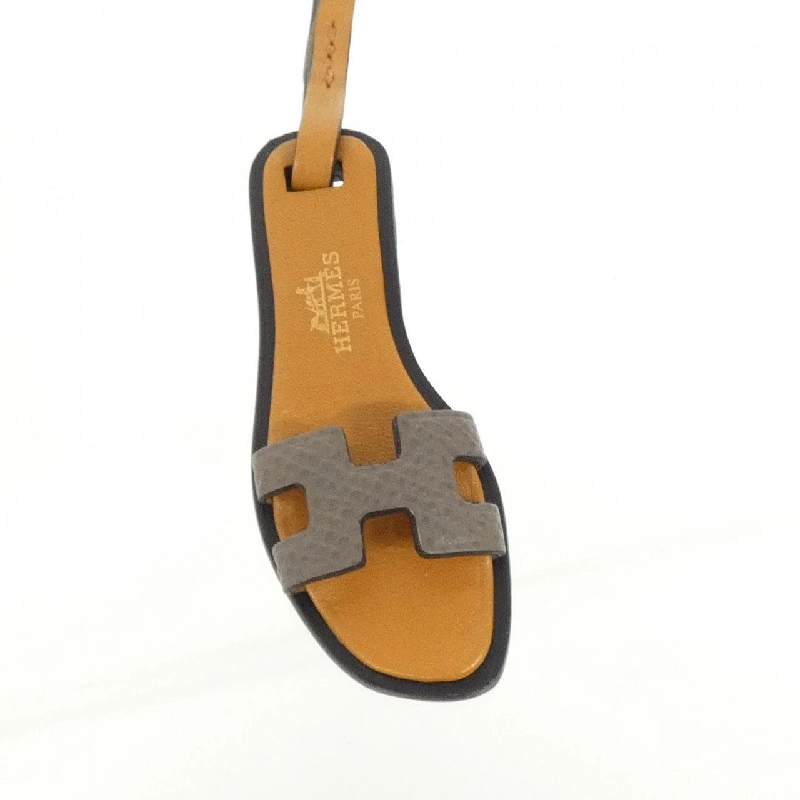 Túi charm nhỏ Hermès Oran 080148CA 623830