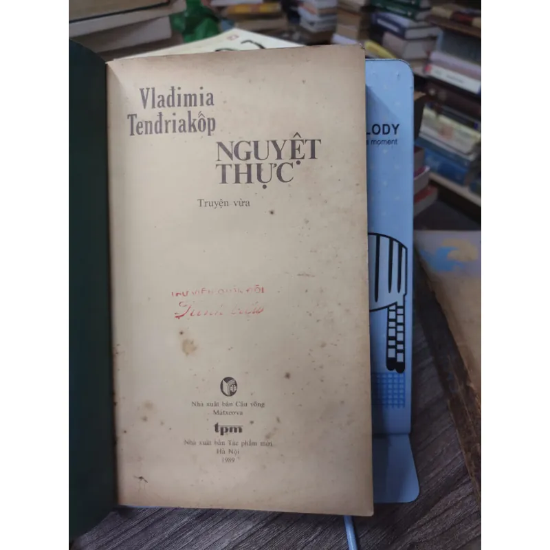 Sách: Nguyệt Thực - Tác giả: Vlađimia Tenđriakốp (A3) 598473